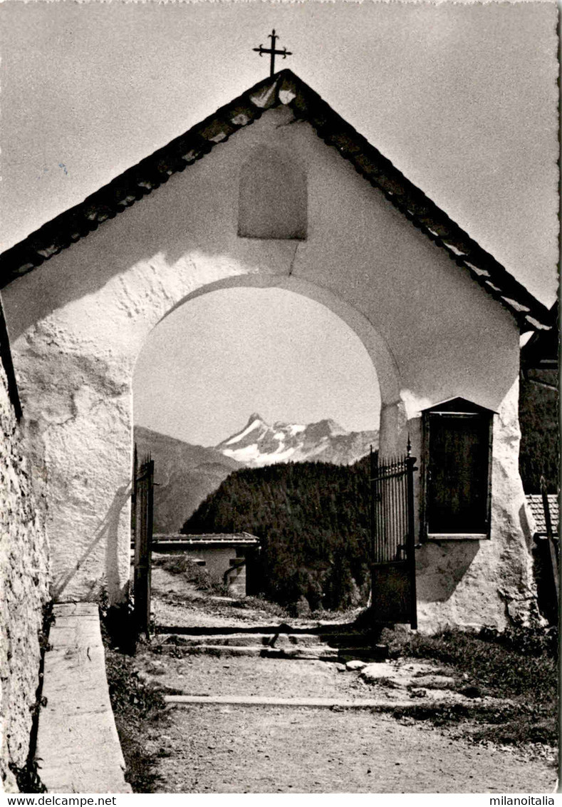 Alvaneu-Dorf - Aufgang Zur Kirche Mit Piz Uertsch (9-17) * 26. 8. 1952 - Alvaneu