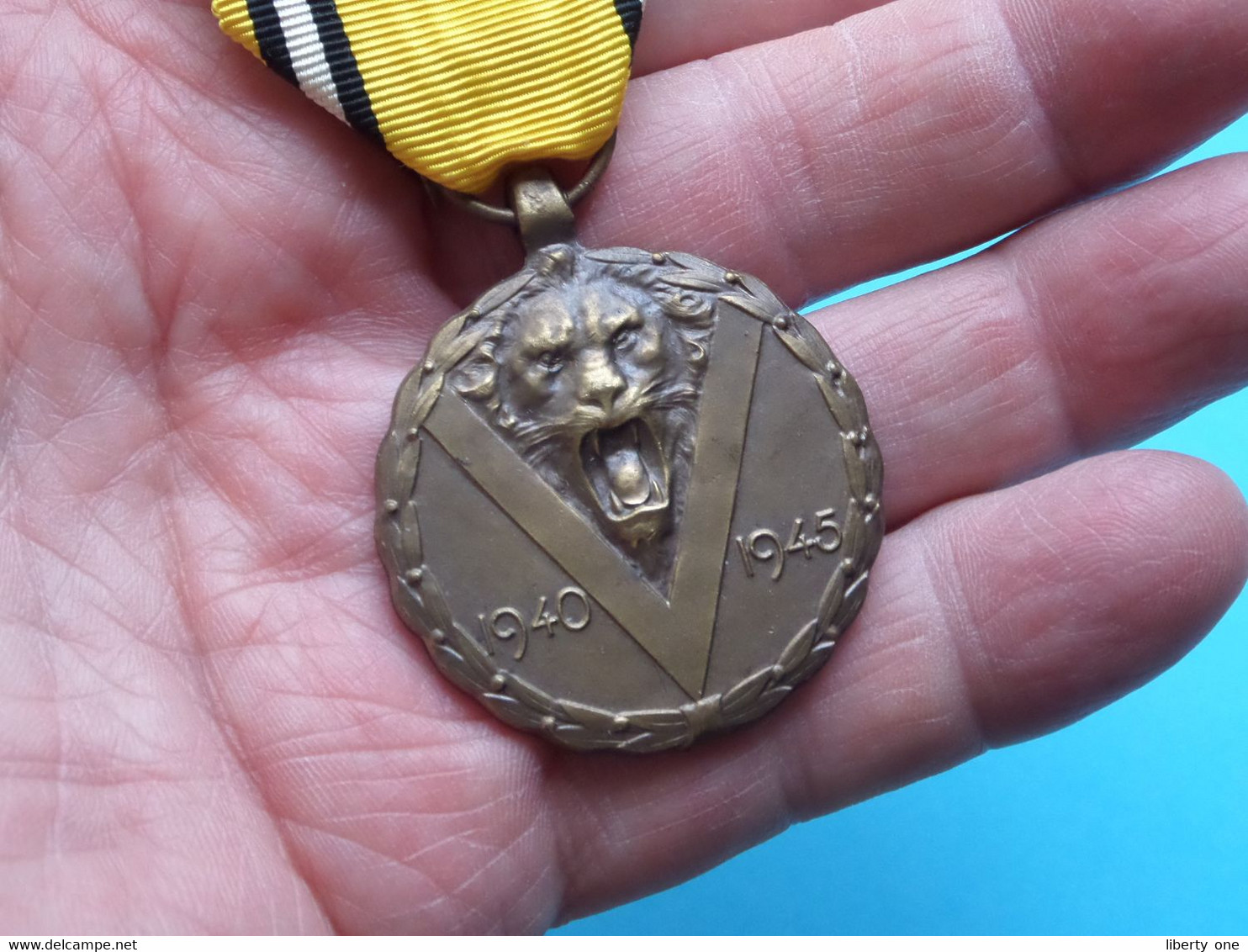 Médaille Belge Commémorative De La Guerre 1940-45 ( Zie / Voir / See SCANS ( NO BOX ) ! - België