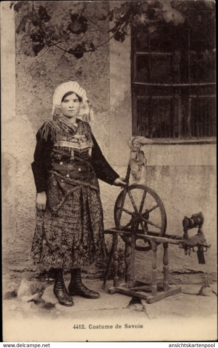 CPA Costume De Savoie, Frau In Französischer Tracht Mit Spinnrad - Costumes