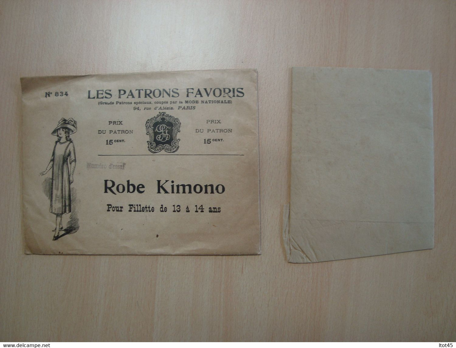 LES PATRONS FAVORIS ROBE KIMONO POUR FILLETTE DE 13 A 14 ANS N°834 - Matériel Et Accessoires