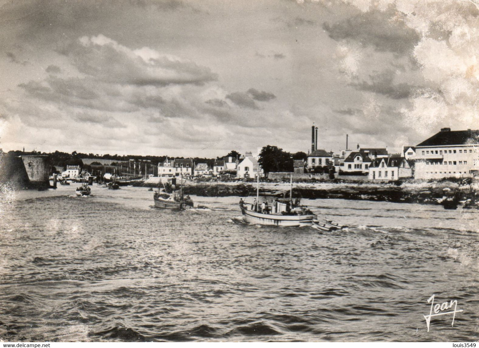 Concarneau - Sardiniers Rentrant Au Port, à Droite Le Passage Lanriec - Concarneau