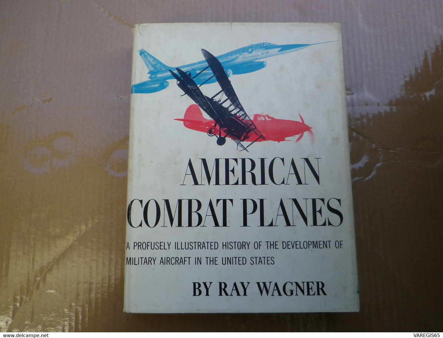 AMERICAN COMBAT PLANES - LES AVIONS DE COMBAT DES USA - RAY WAGNER - ANNEES 60 - TRES NOMBREUSES PHOTOS - 447 PAGES - Forces Armées Américaines