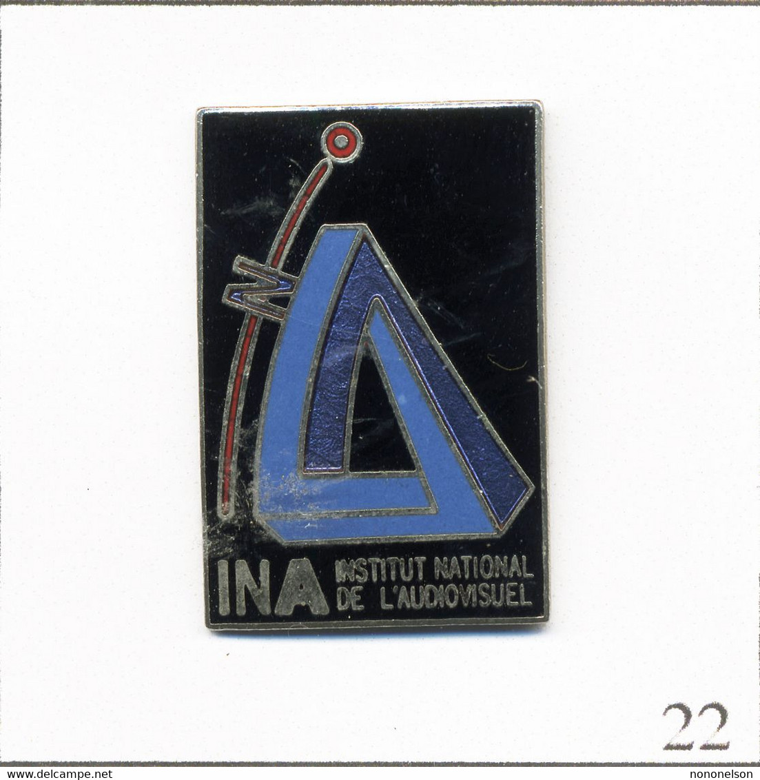 Pin's Média - INA (Institut National De L’Audivisuel). Estampillé B.I. EGF. T852-22 - Médias