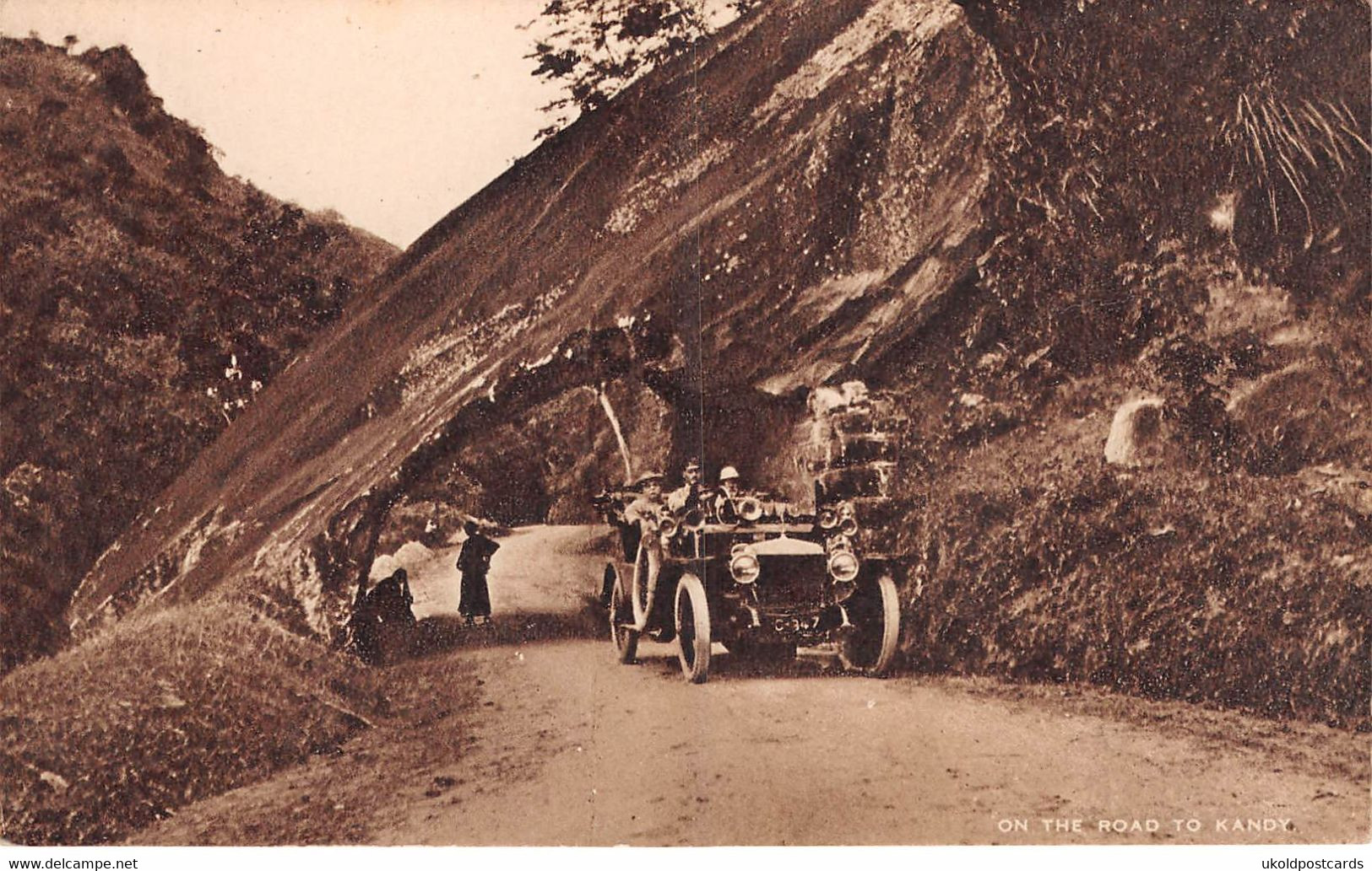 Ceylon - On The Road To KANDY, Kadugannawa Road, Showing Rock Tunnel - Printed By Tuck For British Empire Exhib - Sri Lanka (Ceylon)