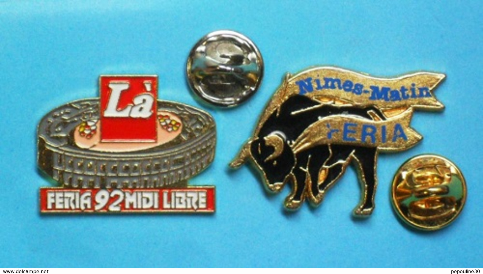 2 PIN'S  //   ** LÀ FERIA '92 / MIDI LIBRE &. NIMES-MATIN ** - Feria