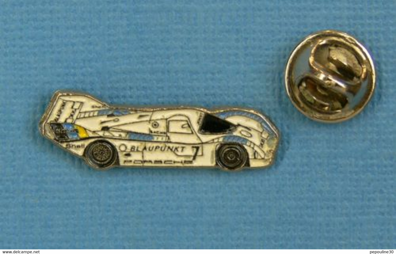 1 PIN'S //  ** MYTHIQUE PORSCHE 962 C / MOTEUR DOUBLE TURBO /  BLAUPKUNT / SHELL ** - Porsche