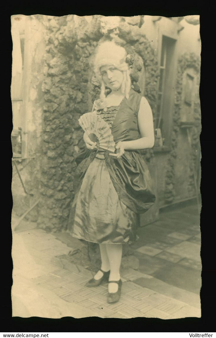 Orig. Priv. Foto AK Um 1930 Fasching, Karneval, Verkleidet, Kostüm, Costume, Marchioness, Marquise Dame  Adel, Fächer - Carnaval