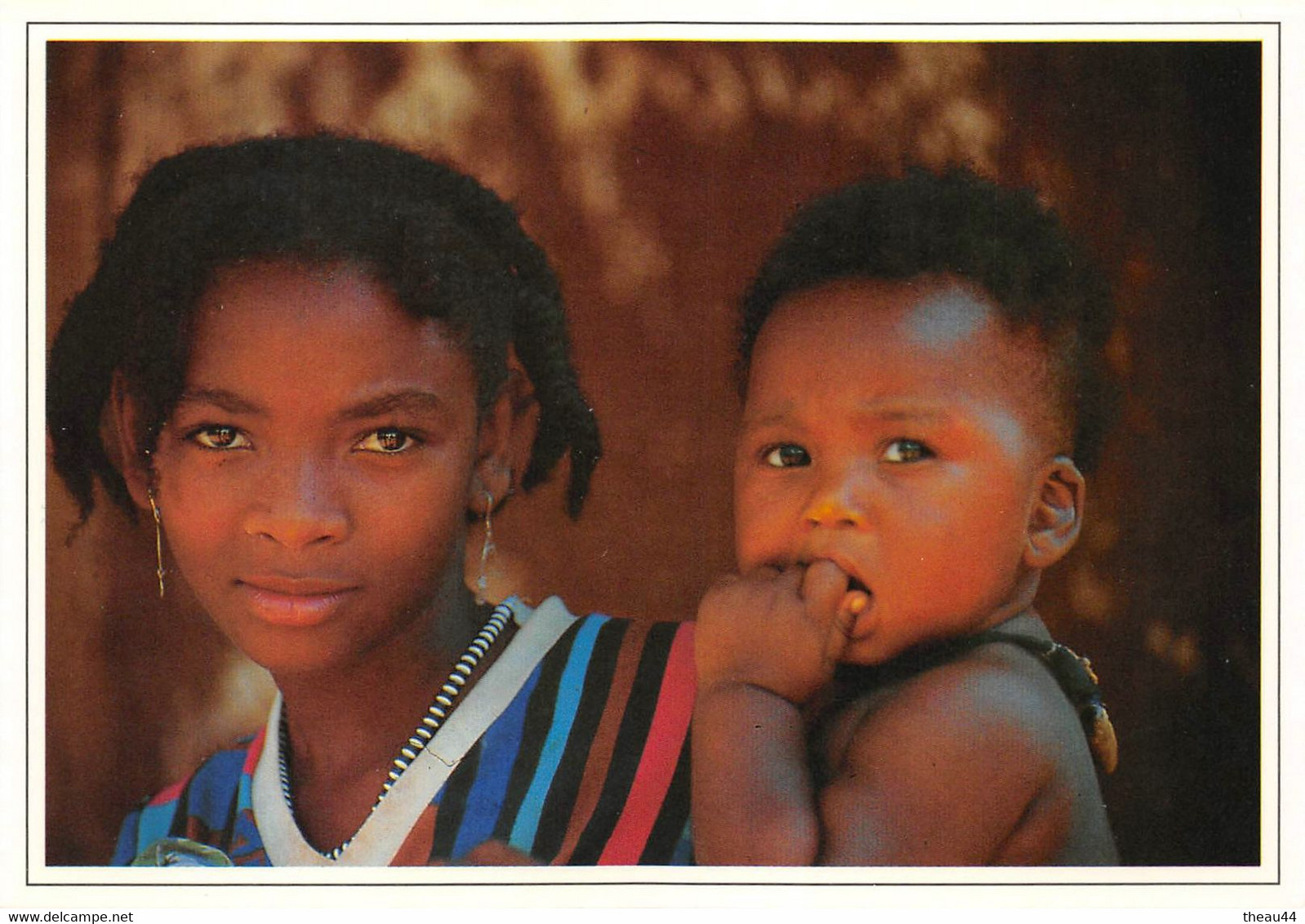 ¤¤  -  GRANDE-COMORE   -  Lot De 4 Cartes   -  Visages De Femmes    -  ¤¤ - Comoros