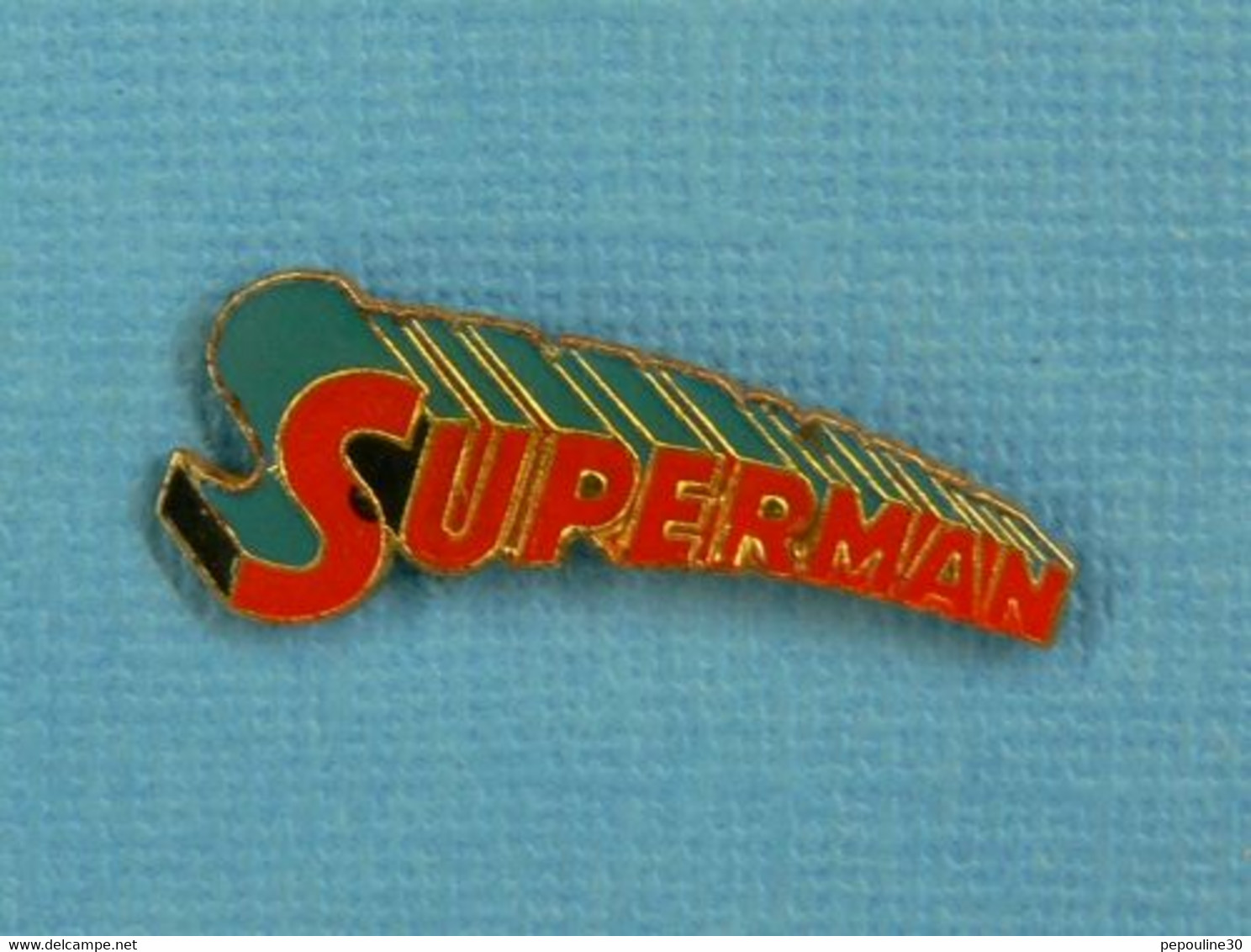 1 PIN'S // ** RELIEF LOGO / SUPERMAN ** - Cinéma