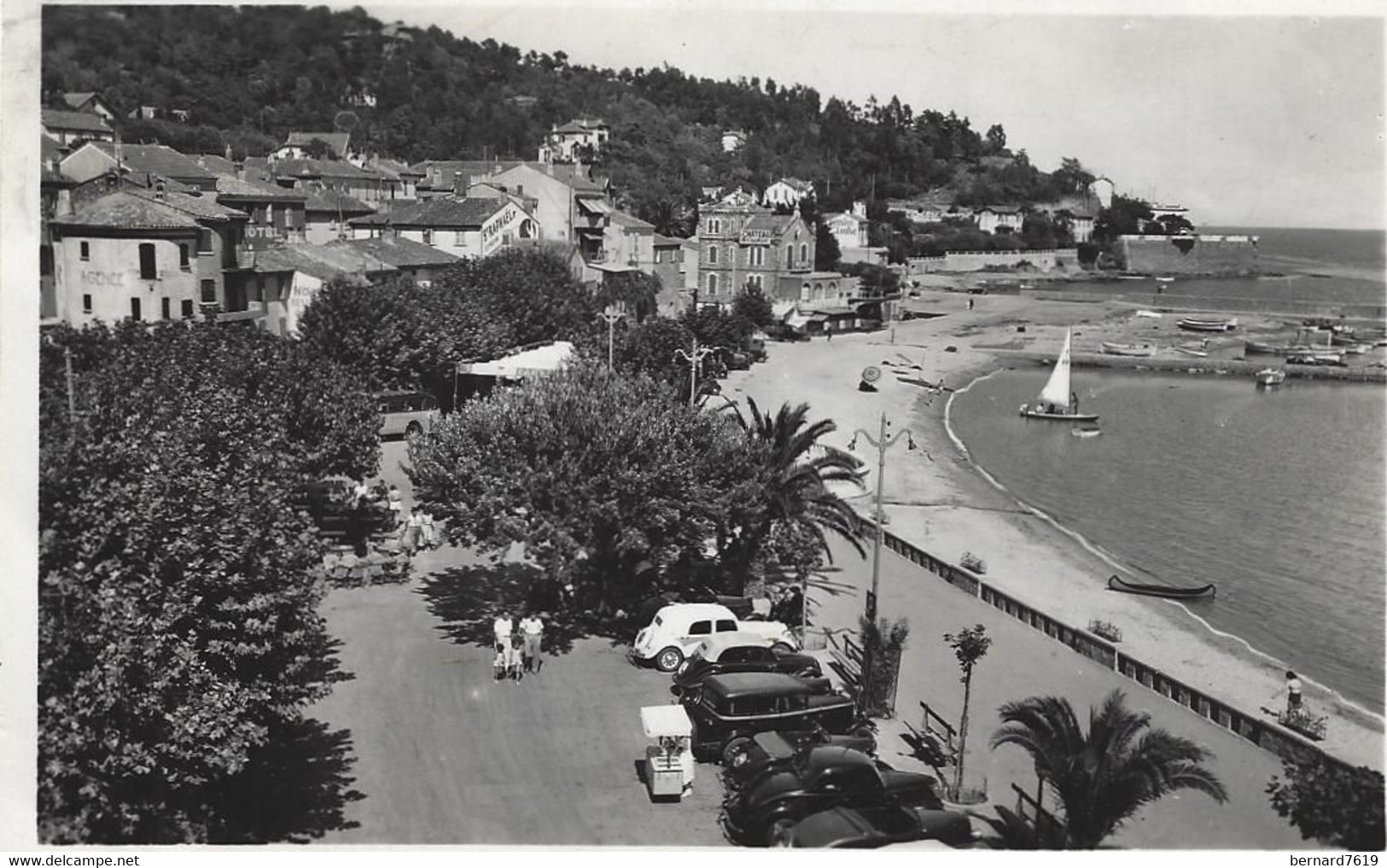 83    Le Lavandou  -  La Promenade Et   La  Plage - Le Lavandou