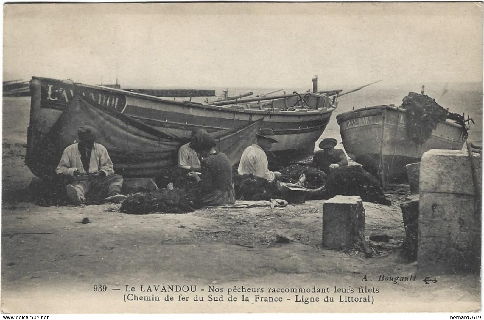 83    Le Lavandou  -  Nos Pecheurs Raccommodant   Leurs Filets - Le Lavandou