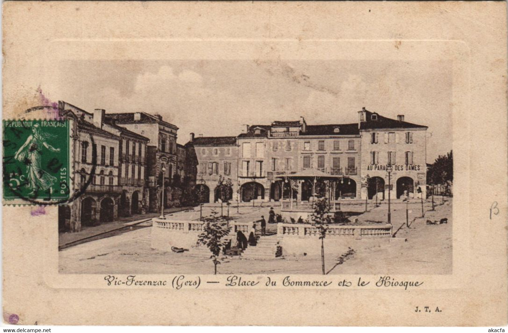 CPA VIC-FEZENSAC Place Du Commerce Et La Kiosque (1169298) - Vic-Fezensac