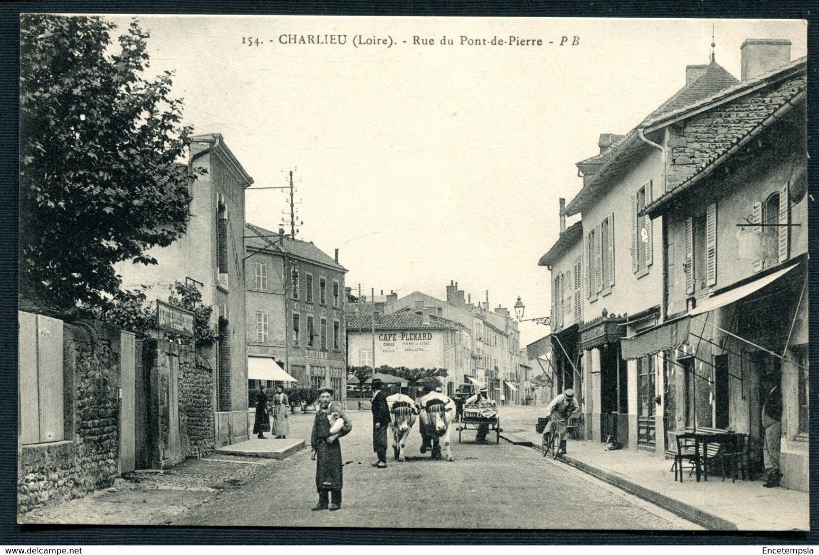 CPA - Carte Postale - France - Charlieu - Rue Du Pont De Pierre  (CP18846OK) - Charlieu