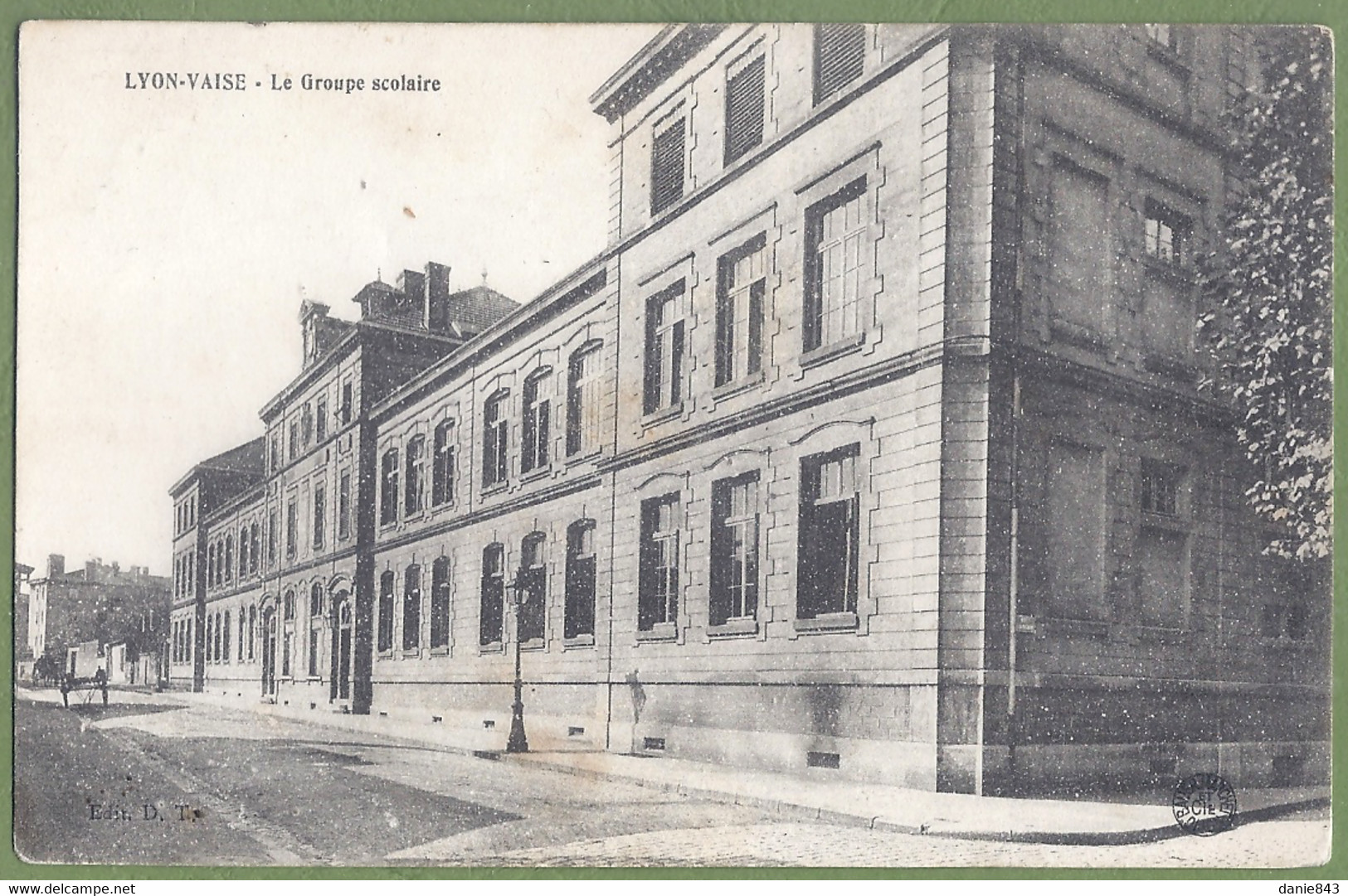 CPA Vue Peu Courante - RHONE - LYON-VAISE - LE GROUPE SCOLAIRE - édition J.G.Bauer Marche & Cie - Lyon 9