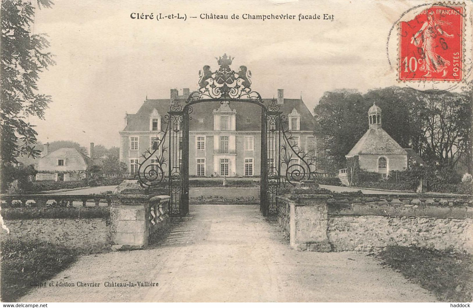 CLERE : CHATEAU DE CHAMPCHEVRIER FACADE EST - Cléré-les-Pins
