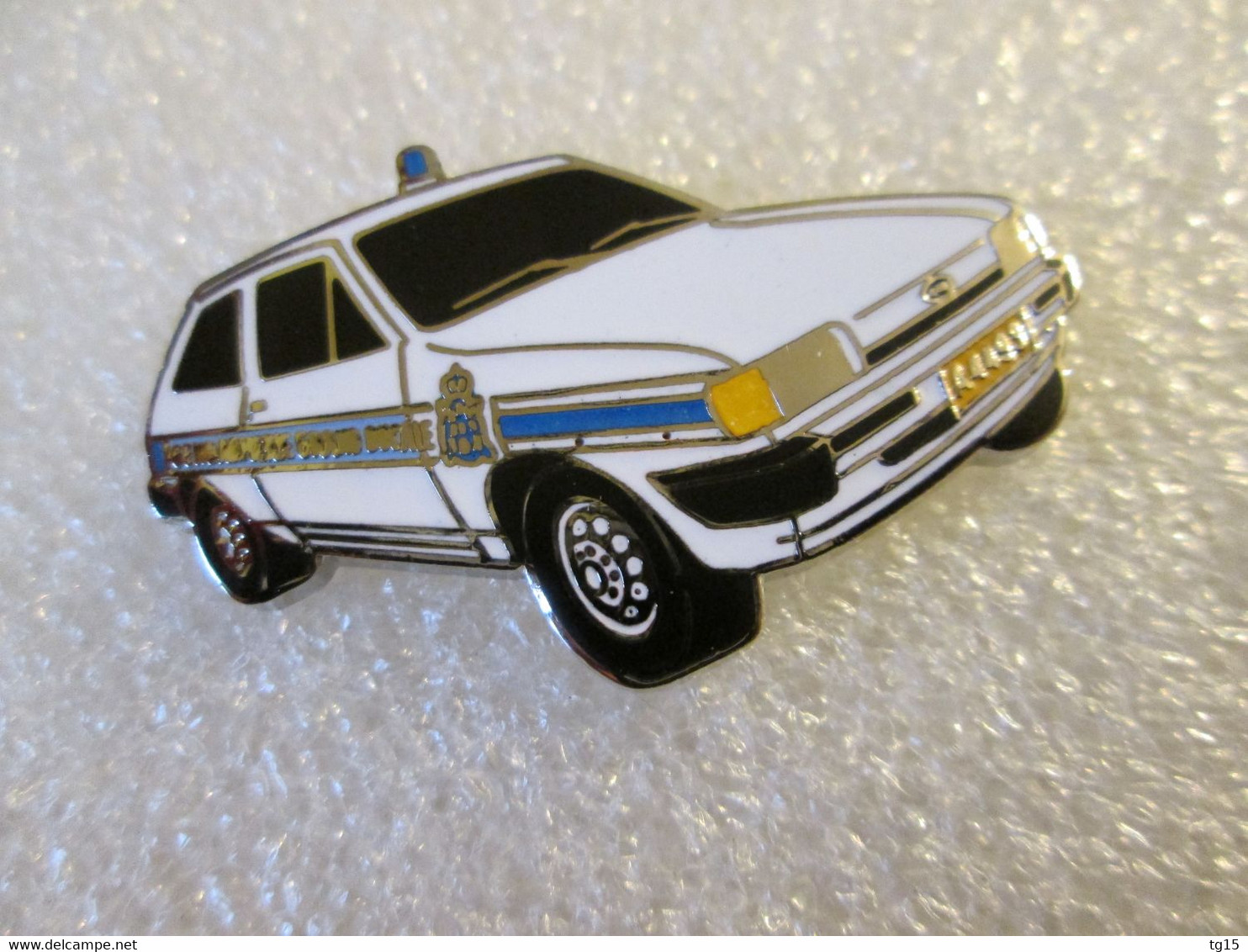 PIN'S    FORD   FIESTA   GENDARMERIE    LUXEMBOURG   Email Grand Feu   DEHA - Ford