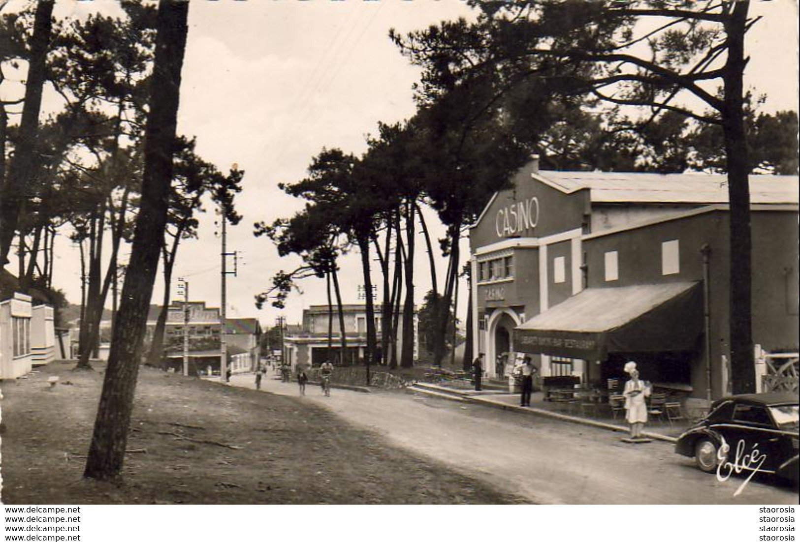 D17  ILE D'OLERON  SAINT TROJAN  Le Casino Et La Rue Principale - Ile D'Oléron