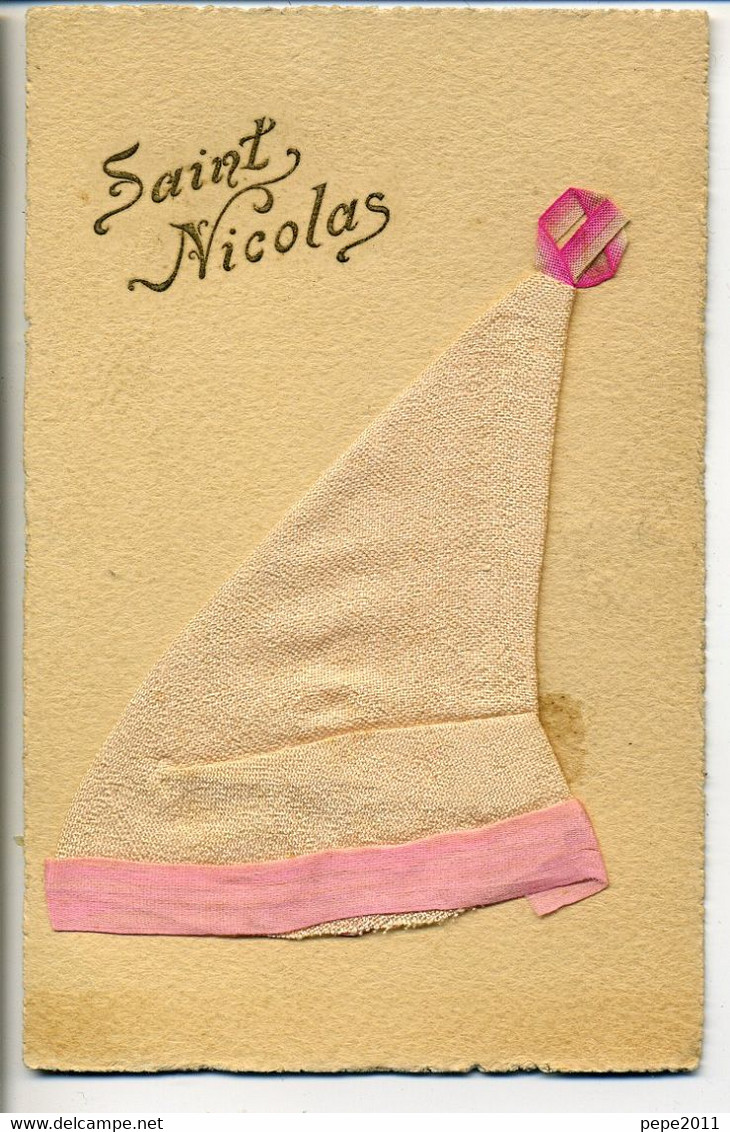 CPA  Fantaisie SAINT NICOLAS Bonnet Beige Avec Rubans ( Dont Un En Forme De Pompon) Roses Saint Nicolas Doré En Relief - Saint-Nicolas