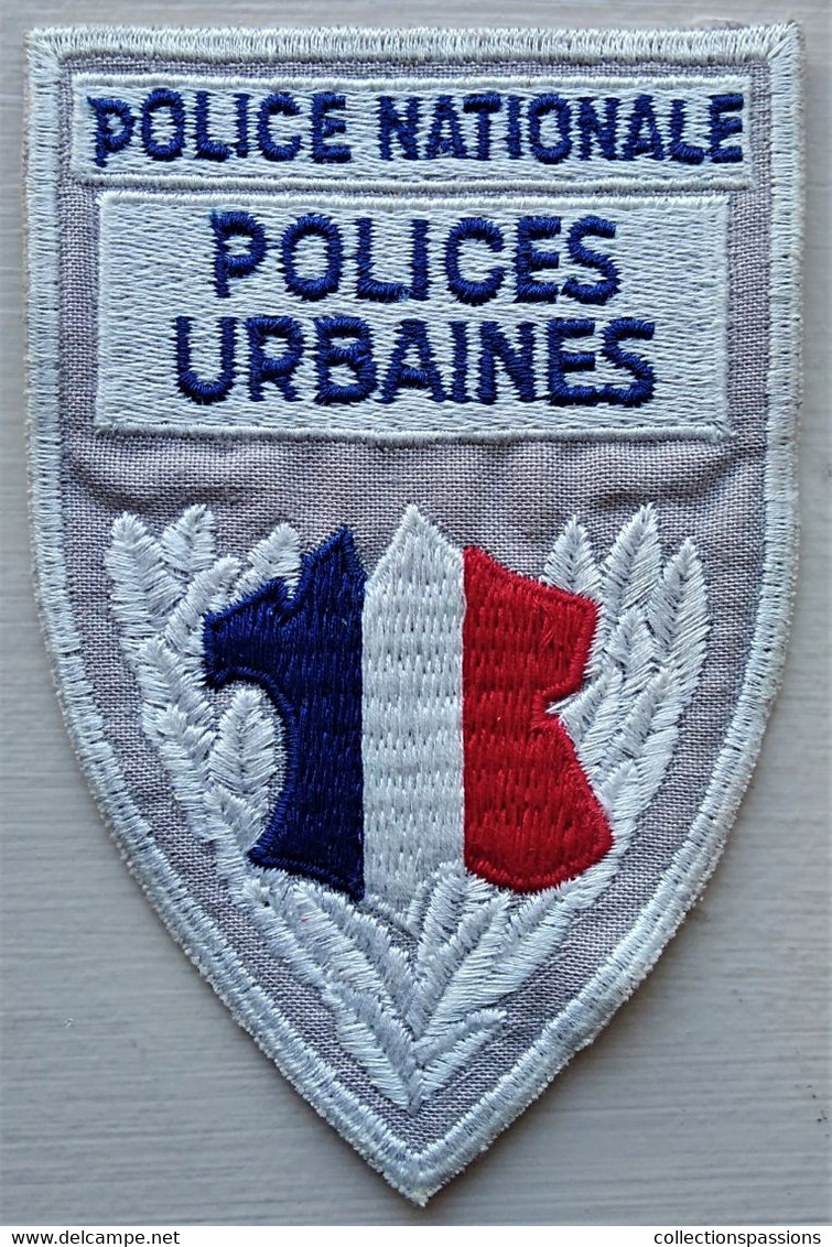 - Ecusson Police Nationale. POLICES URBAINES - - Police & Gendarmerie