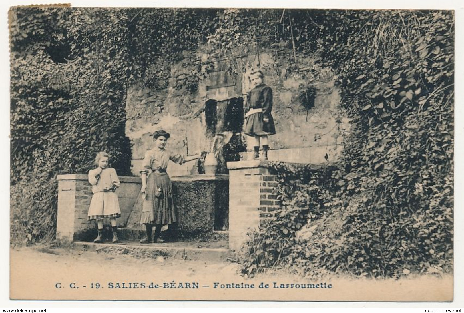 CPA - SALIES-DE-BEARN (Pyr Atl) - Fontaine De Larroumette - Salies De Bearn