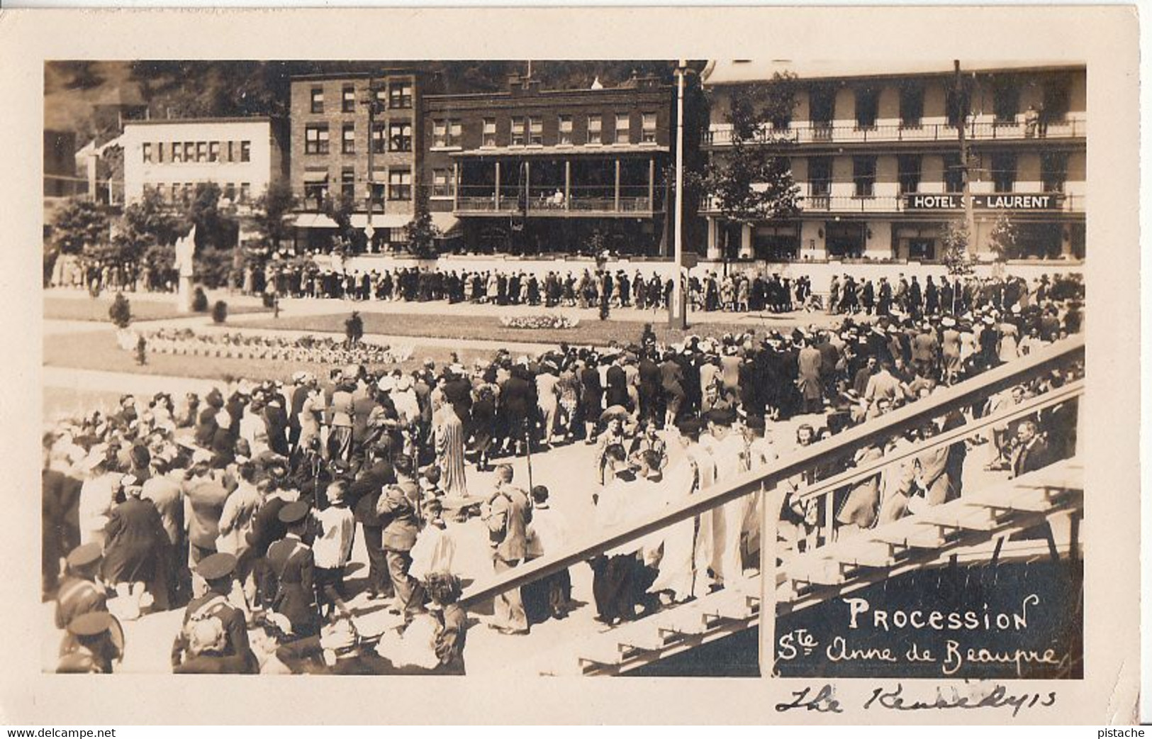 805 - Real B&W RPPC Photo - Ste-Anne-de-Beaupré Québec - Procession Religion Crowd Animation - Stamp Postmark 1946 - Ste. Anne De Beaupré