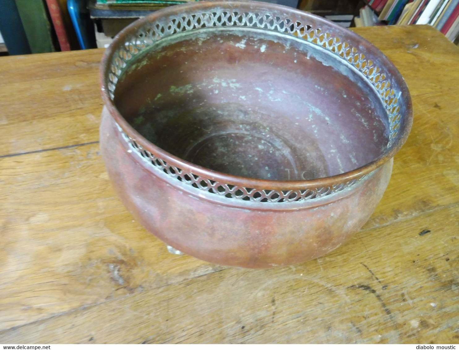 (époque XVIIIe)   Cache-pot Ancien En Cuivre  (diamètre = 26cm)  (hauteur = 14cm) - Coppers