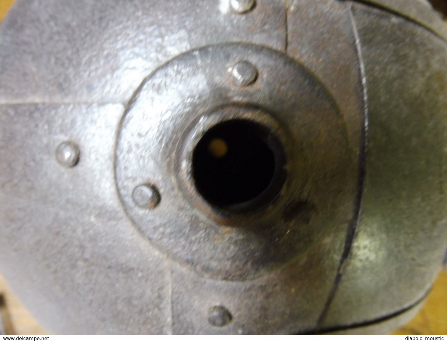 (époque XVIIIe) Boule de grilloir à café  (torréfacteur à main ) diam. = 21cm , assemblage par rivetage à chaud