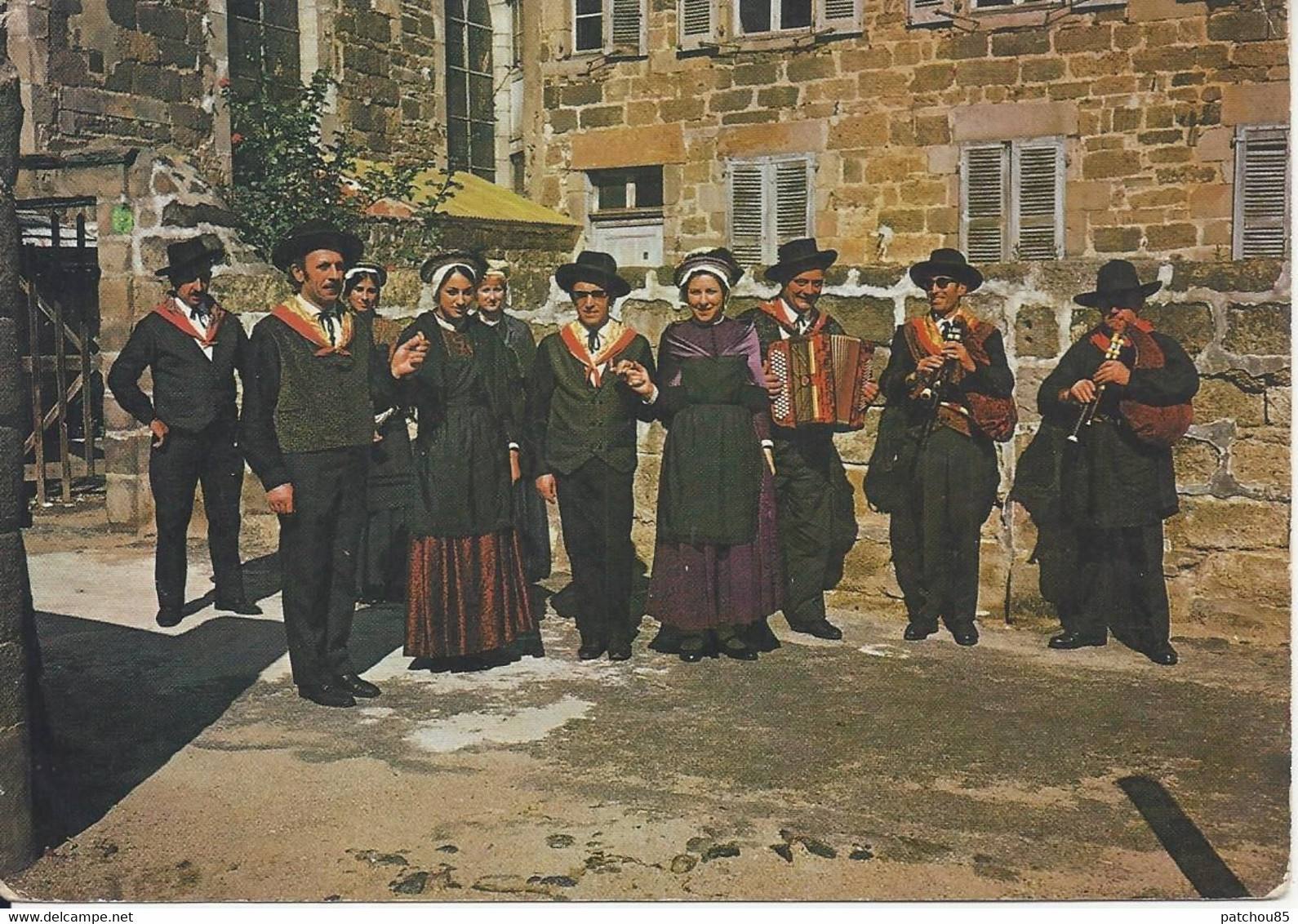 CPM  Auvergne Rhône Alpes  Cantal  Folklore De France  La Sainflororaine - Personnages