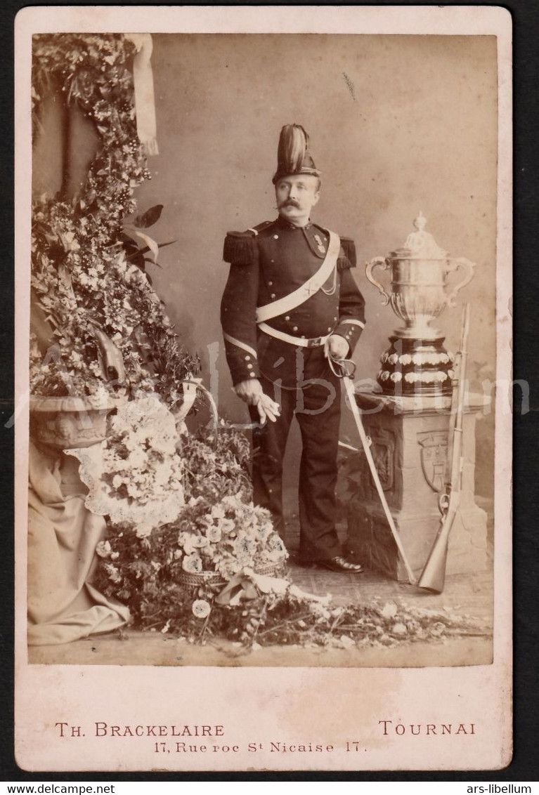 Cabinet Card / Photo / Militair / Chasseur (?) / Carabinier (?) / Soldat / Garde Civique (?) / Brackelaire / Tournai - Antiche (ante 1900)