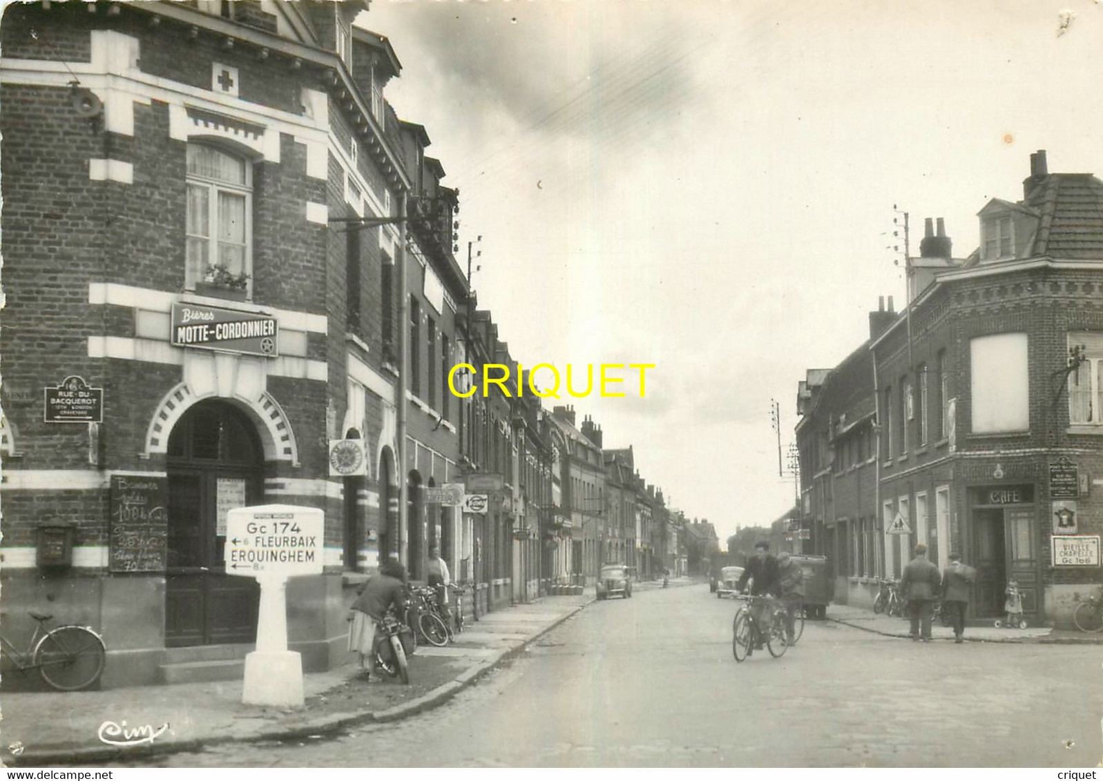 62 Laventies, Rue Robert Parfait, Animée, Cyclistes, Cordonnerie..., Carte Pas Courante - Laventie