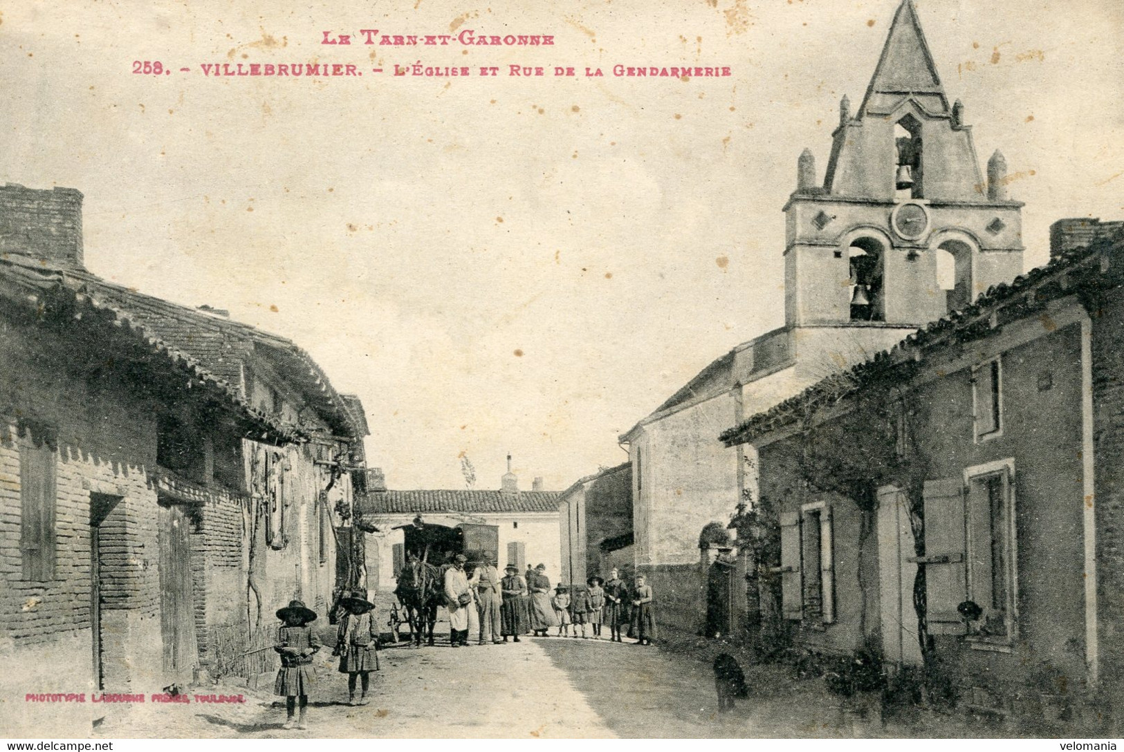 S6466 Cpa 82 Villebrumier - L'Eglise Et Rue De La Gendarmerie - Villebrumier