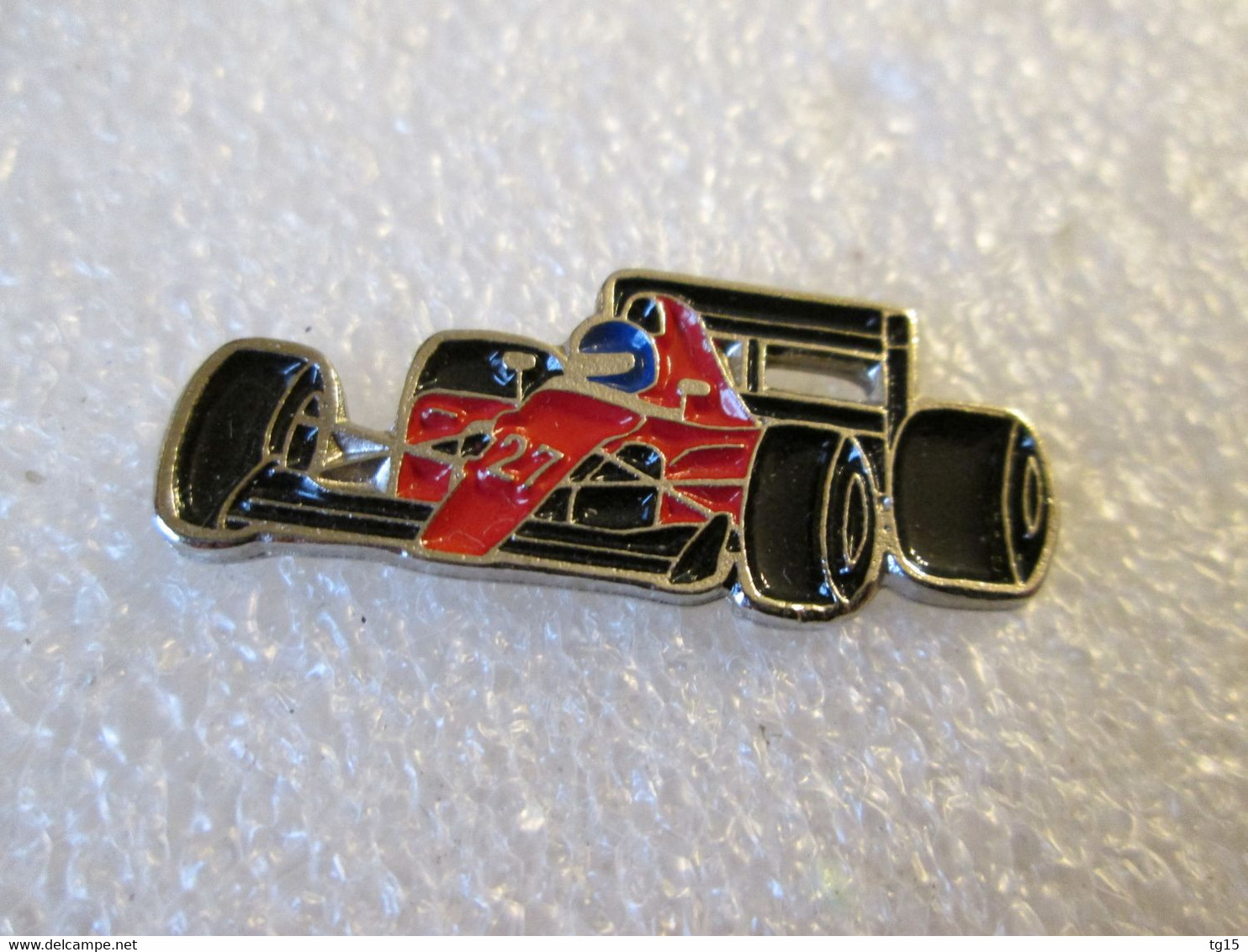 PIN'S    FORMULE  1   FERRARI - Ferrari