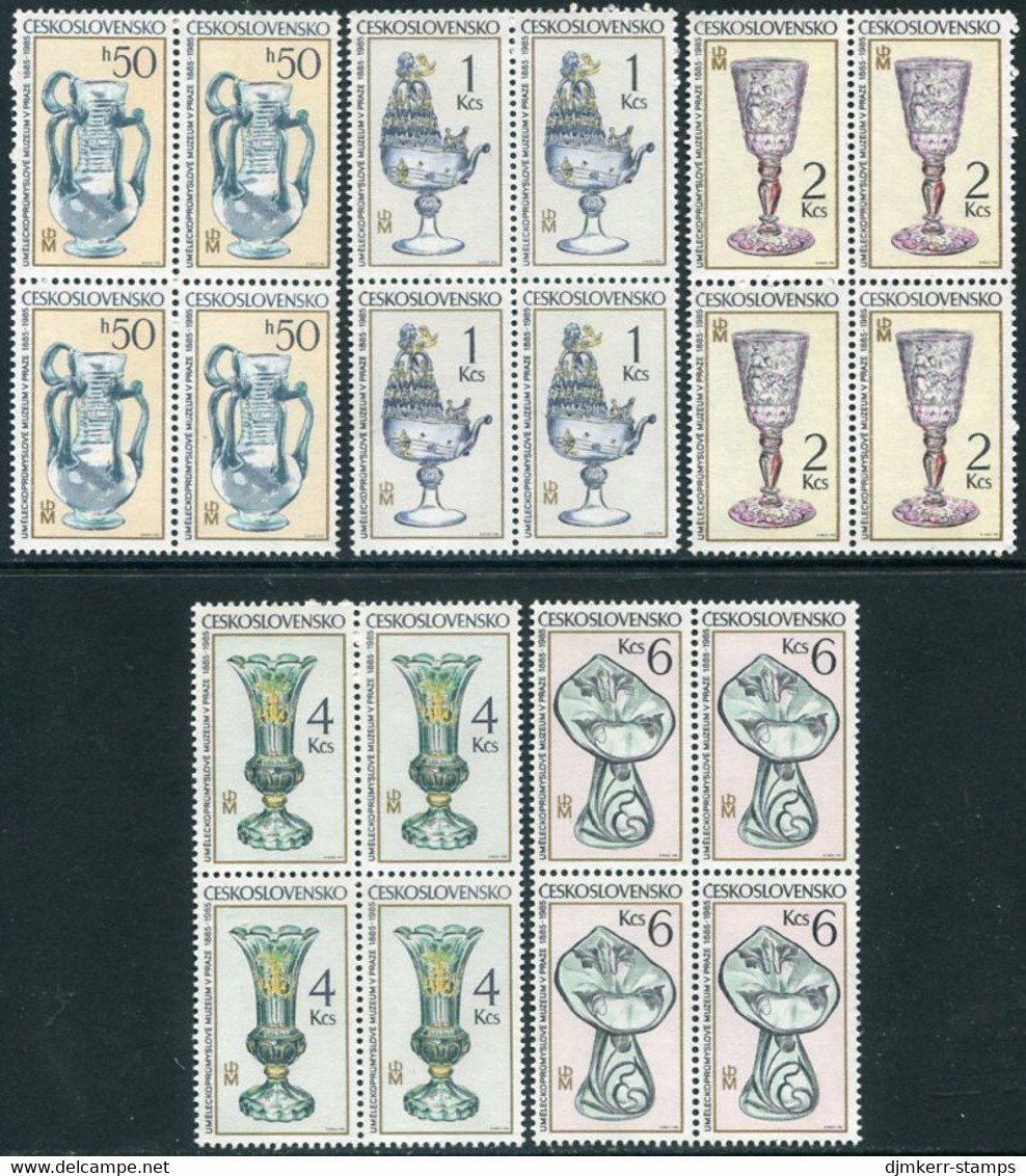 CZECHOSLOVAKIA 1985 Art: Glassware Blocks Of 4 MNH / **.  Michel 2836-40 - Nuevos