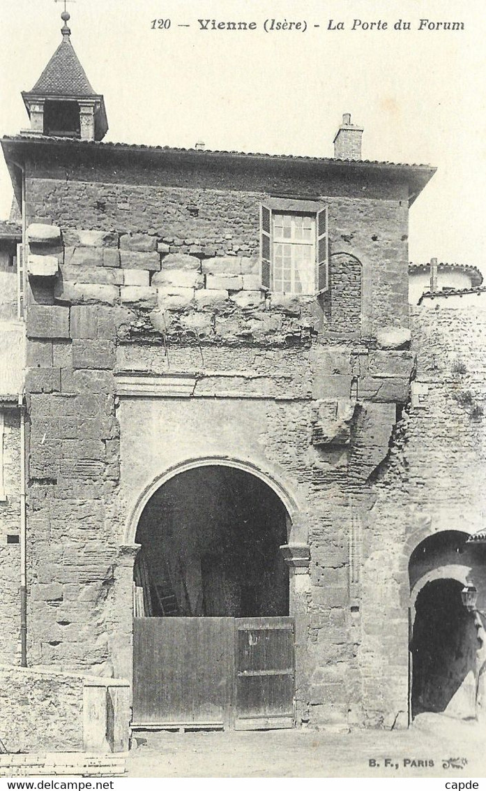 Vienne. - La Porte Du Forum. - Vienne