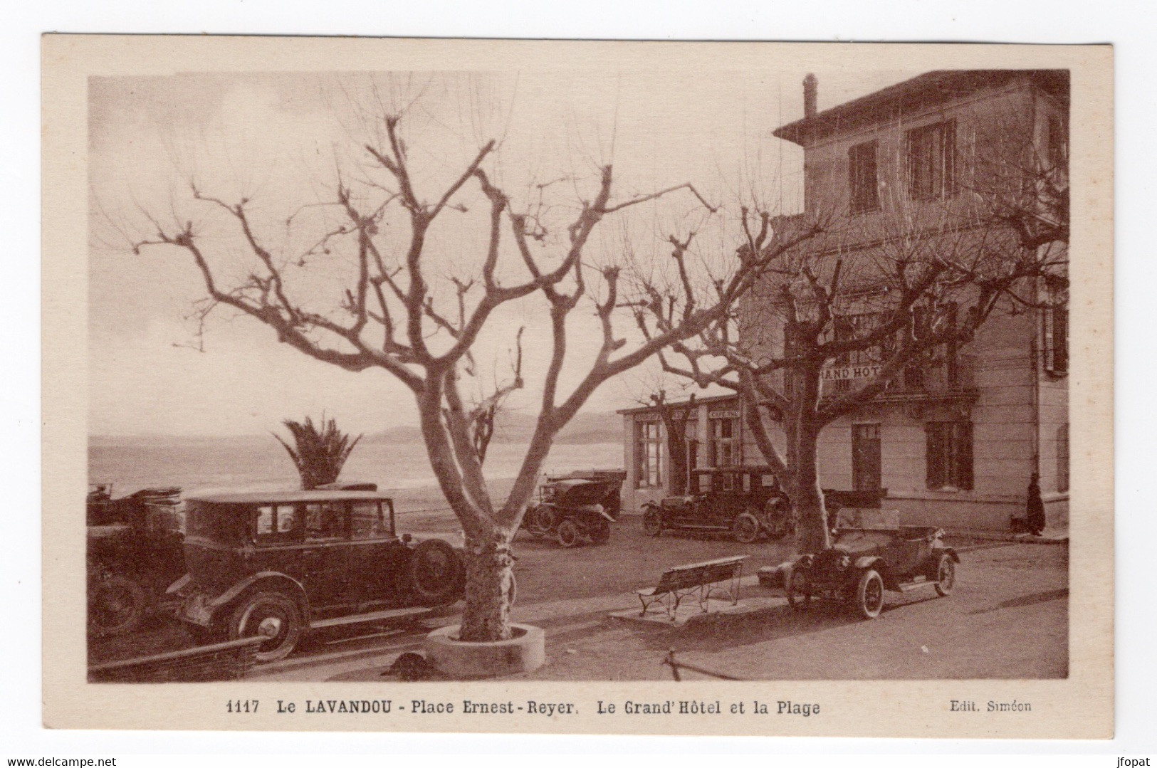 83 VAR - LE LAVANDOU Place Ernest Reyer, Le Grand Hôtel Et La Plage - Le Lavandou