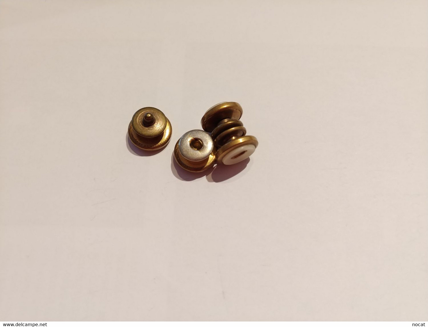 Boutons De Manchette Année 30  Pression Nacre Et Fil Métallique Imitation Bouton - Andere & Zonder Classificatie