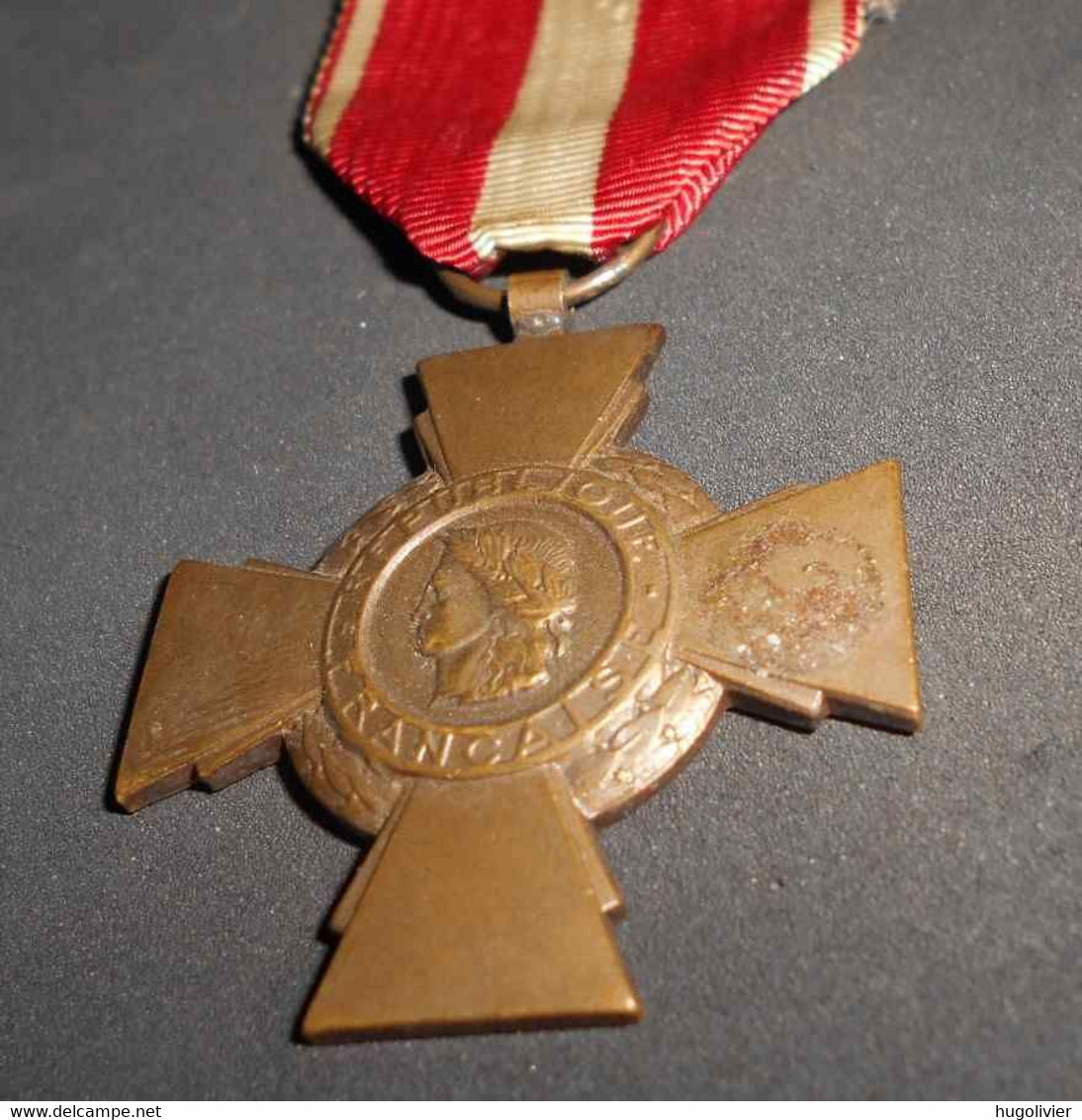 Ancienne Médaille Croix De La Valeur Militaire République Française Bon état Sans épingle - Frankreich