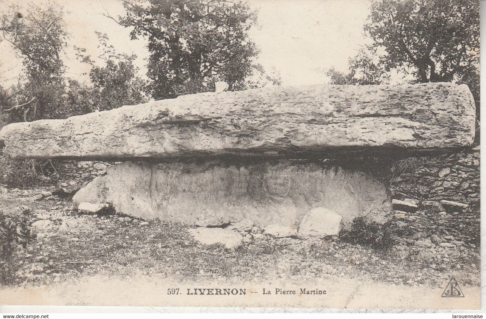 46 - LIVERNON - La Pierre Martine (Mégalithe) - Dolmen & Menhirs