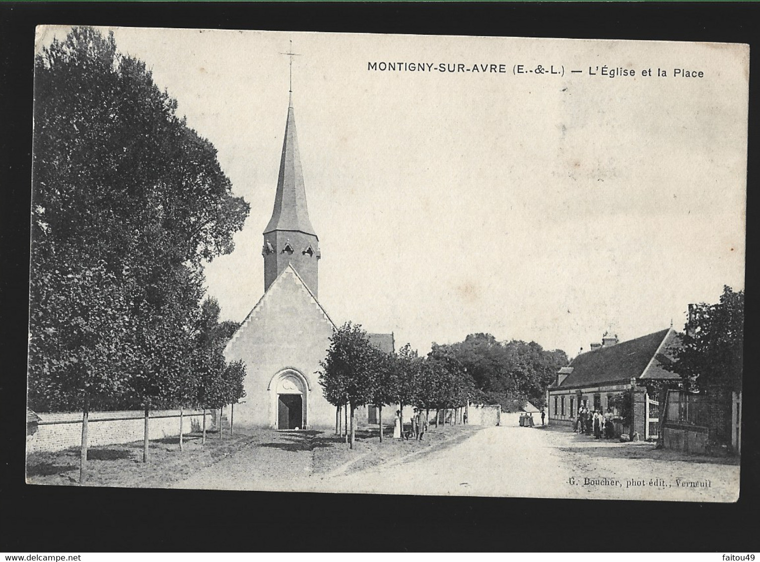 28 -  MONTIGNY Sur AVRE - L'eglise Et La Place   177 - Montigny-sur-Avre