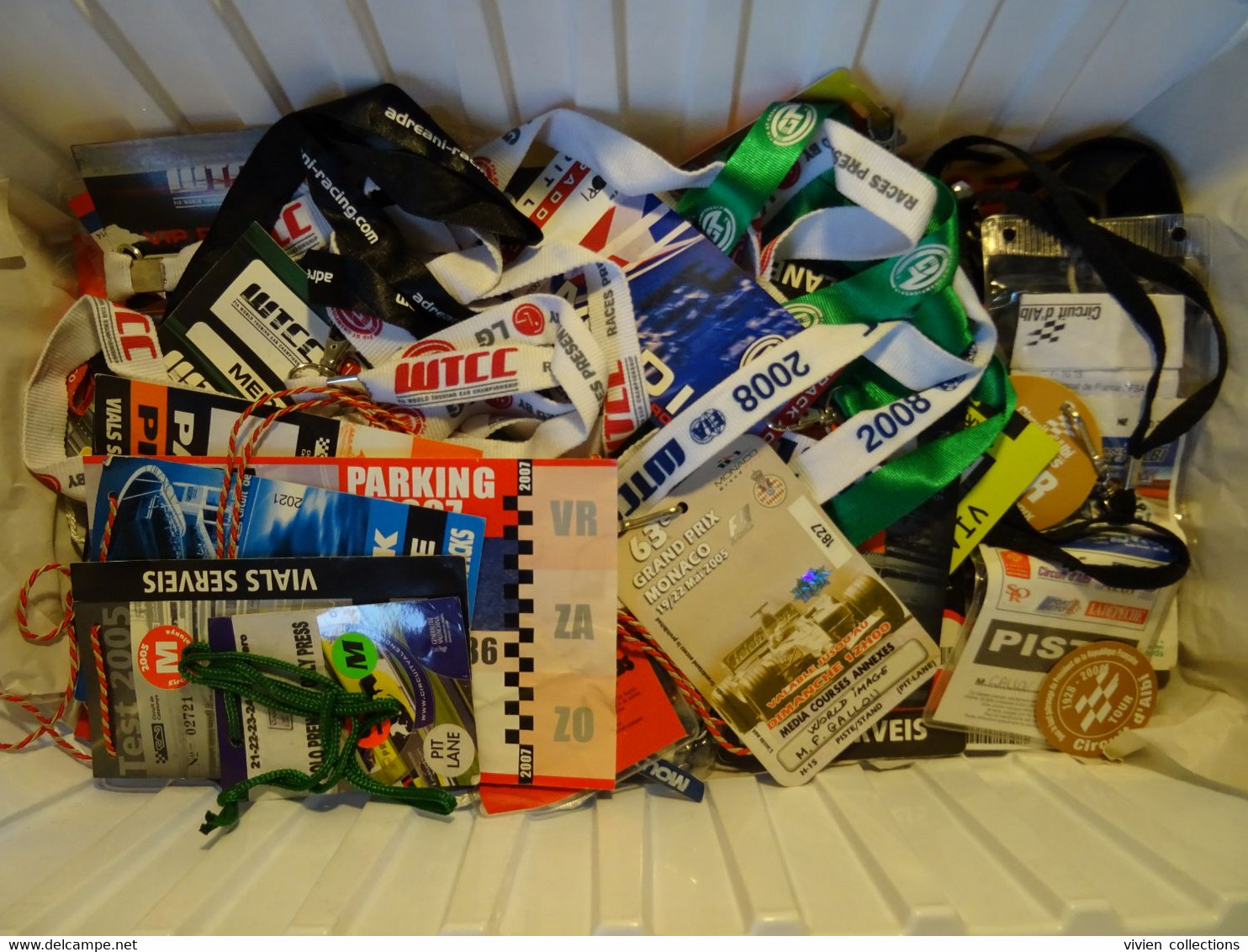 Lot Objets Souvenirs De Carrière D'un Photographe Sport Auto 2 Chasubles DTM Nombreux Pass Photos Livres (ses Parutions) - Habillement, Souvenirs & Autres