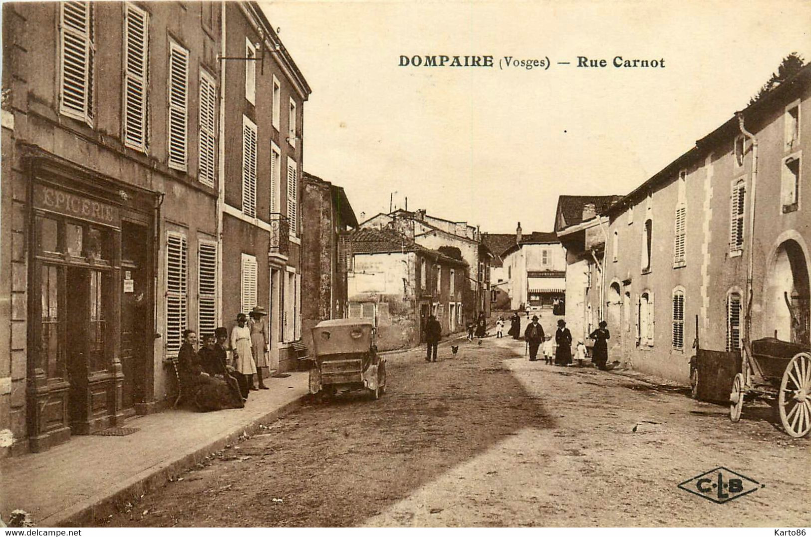 Dompaire * La Rue Carnot * épicerie * Automobile Ancienne Voiture * Villageois - Dompaire