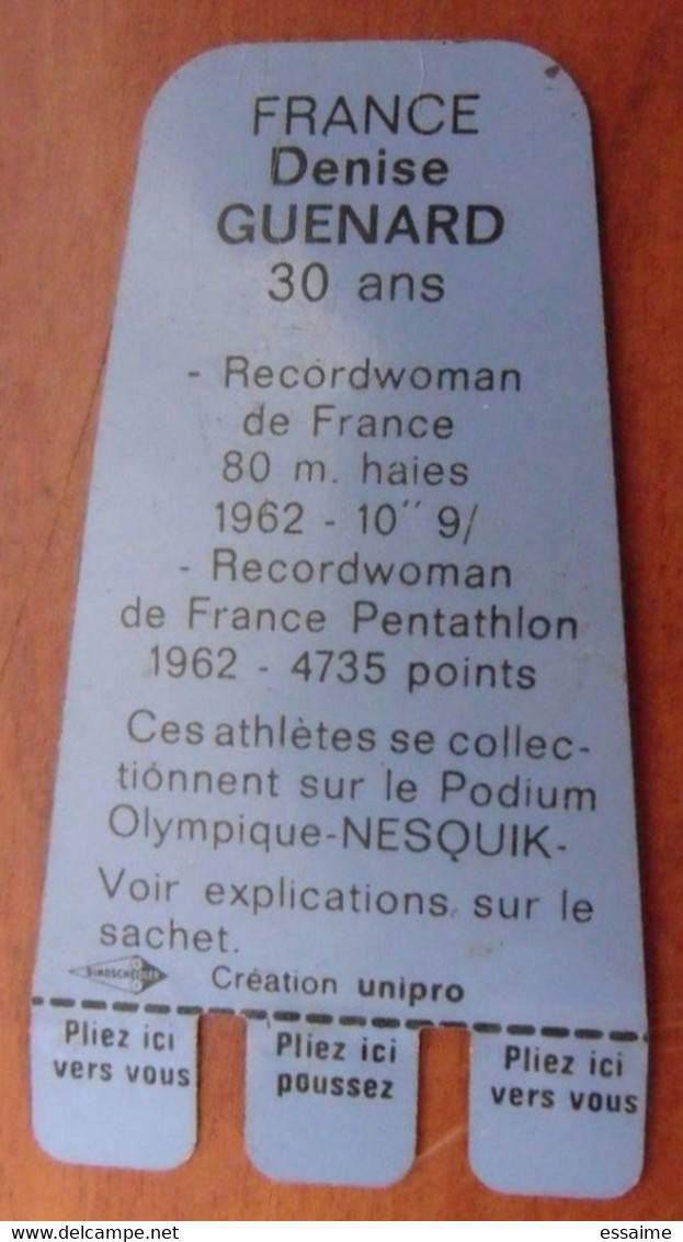 Plaquette Nesquik Jeux Olympiques. Plaque Podium Olympique. Denise Guenard, Athlétisme. Tokyo 1964 - Targhe In Lamiera (a Partire Dal 1961)