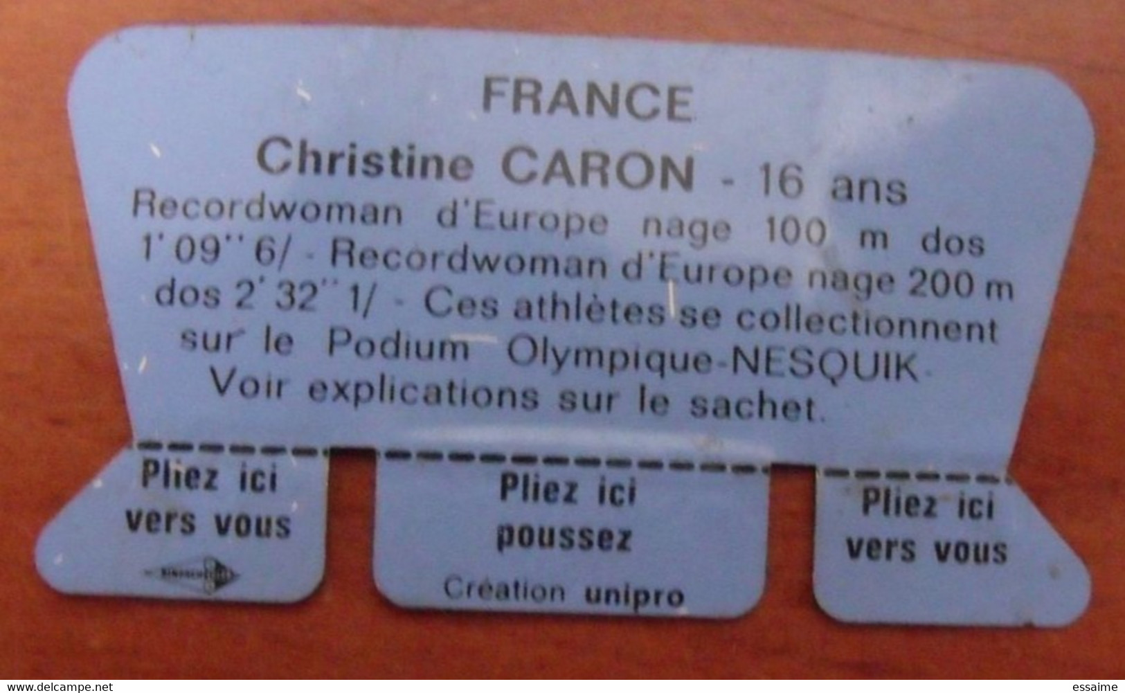 Plaquette Nesquik Jeux Olympiques. Plaque Podium Olympique. Christine Caron, Natation. Tokyo 1964 - Plaques En Tôle (après 1960)