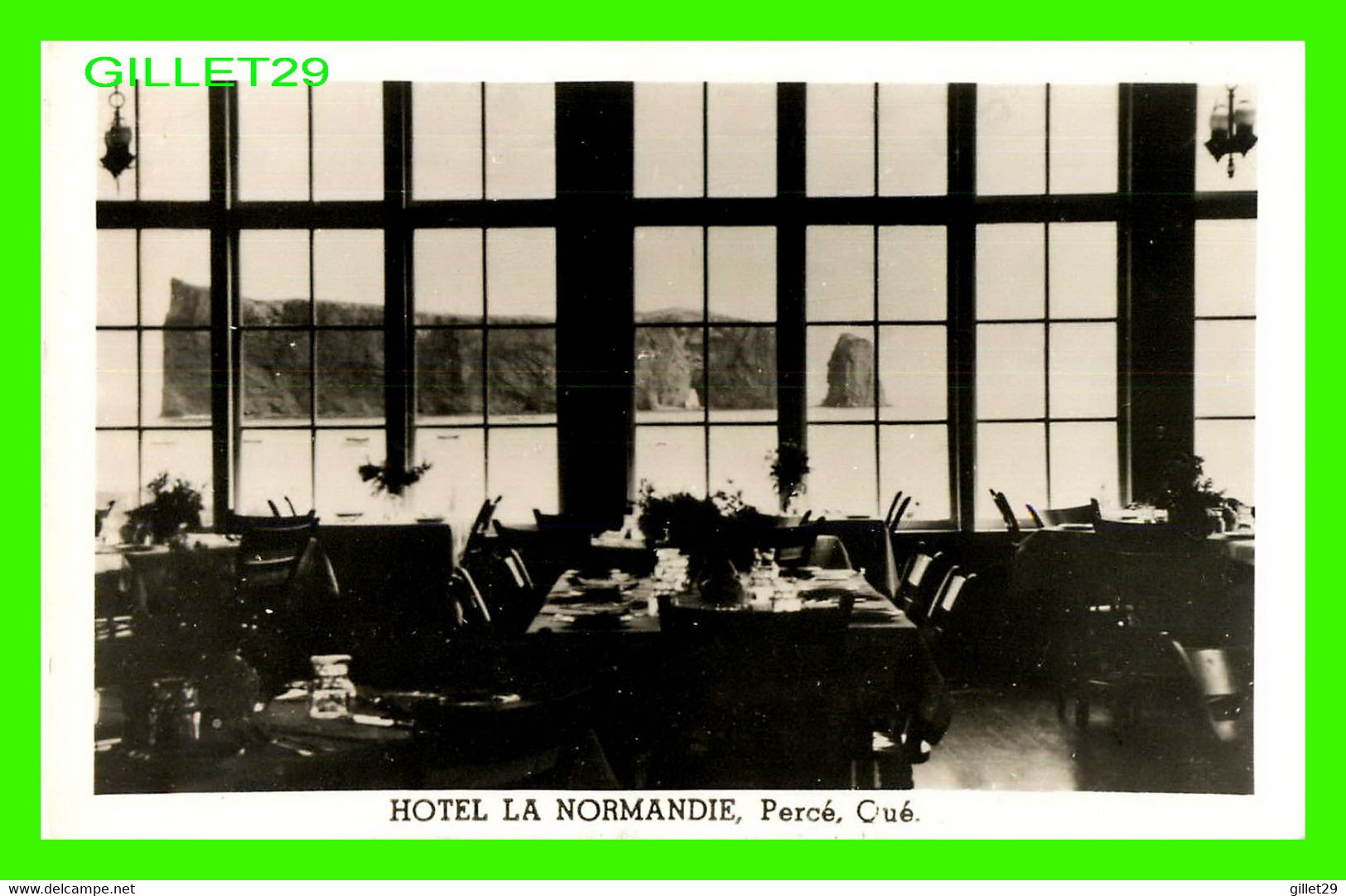 PERCÉ, QUÉBEC - HOTEL LA NORMANDIE - SALLE À DÎNER ET VUE SUR LE ROCHER PERCÉ - CARTE PHOTO - - Percé