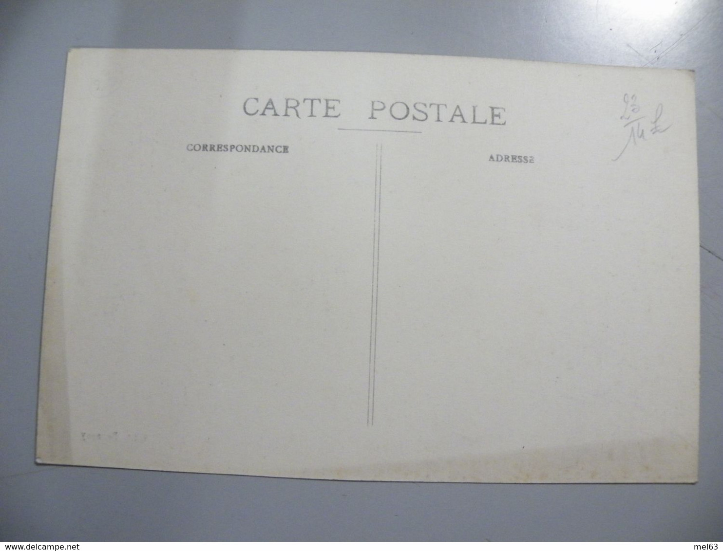 A500 . CPA. 23. ROYERE. (Creuse).La Place.. Beau Plan Animé. Non écrite - Royere