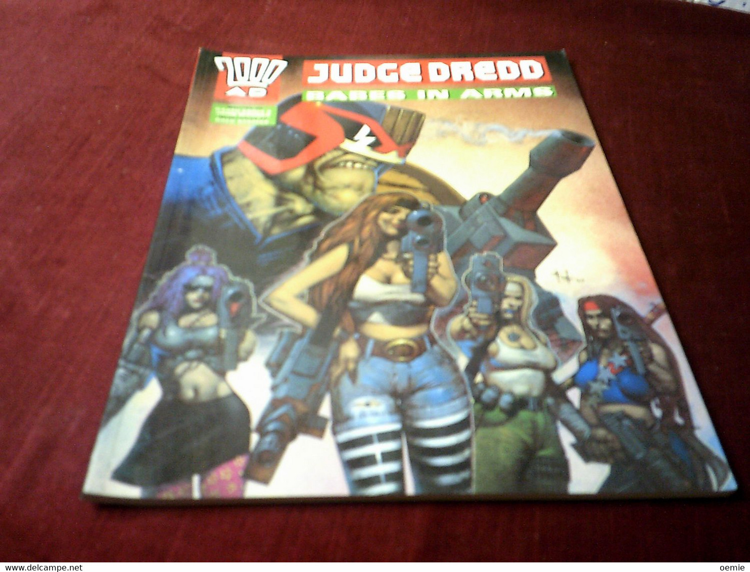 2000 AD   /   JUDGE DREDD   //  BABES IN ARMS - Science-Fiction