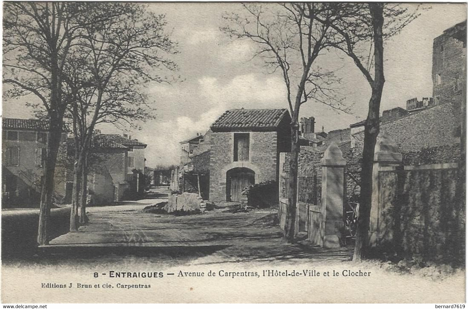 84  Entraigues Sur Sorgues   - Avenue De Carpentras , L'hotel De Ville Et Le Clocher - Entraigue Sur Sorgue