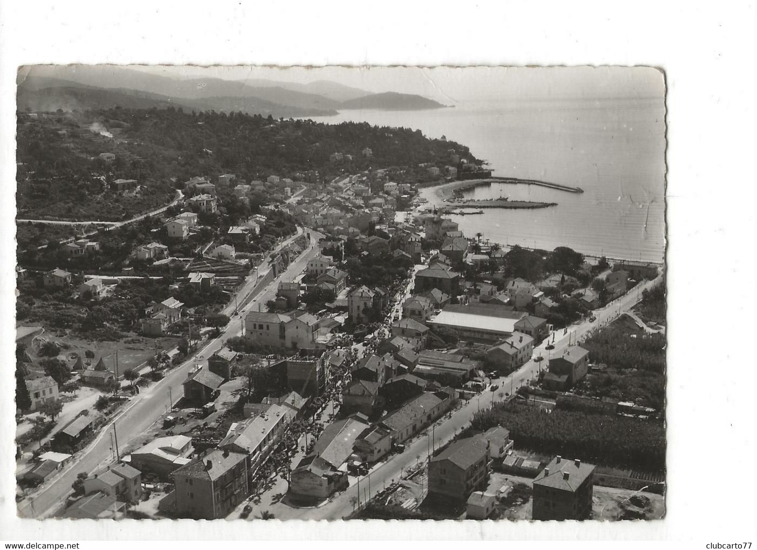 Le Lavandou (83) : Vue Aérienne Générale Au Niveau Du Quartier Route D'accès Au Port En 1955 (animé) GF. - Le Lavandou