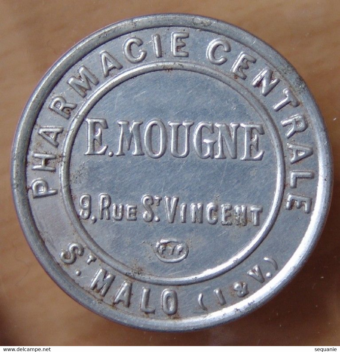 Timbre Monnaie 5 Centimes Vert Pharmacie Saint Malo  E. MOUGNE - Monétaires / De Nécessité