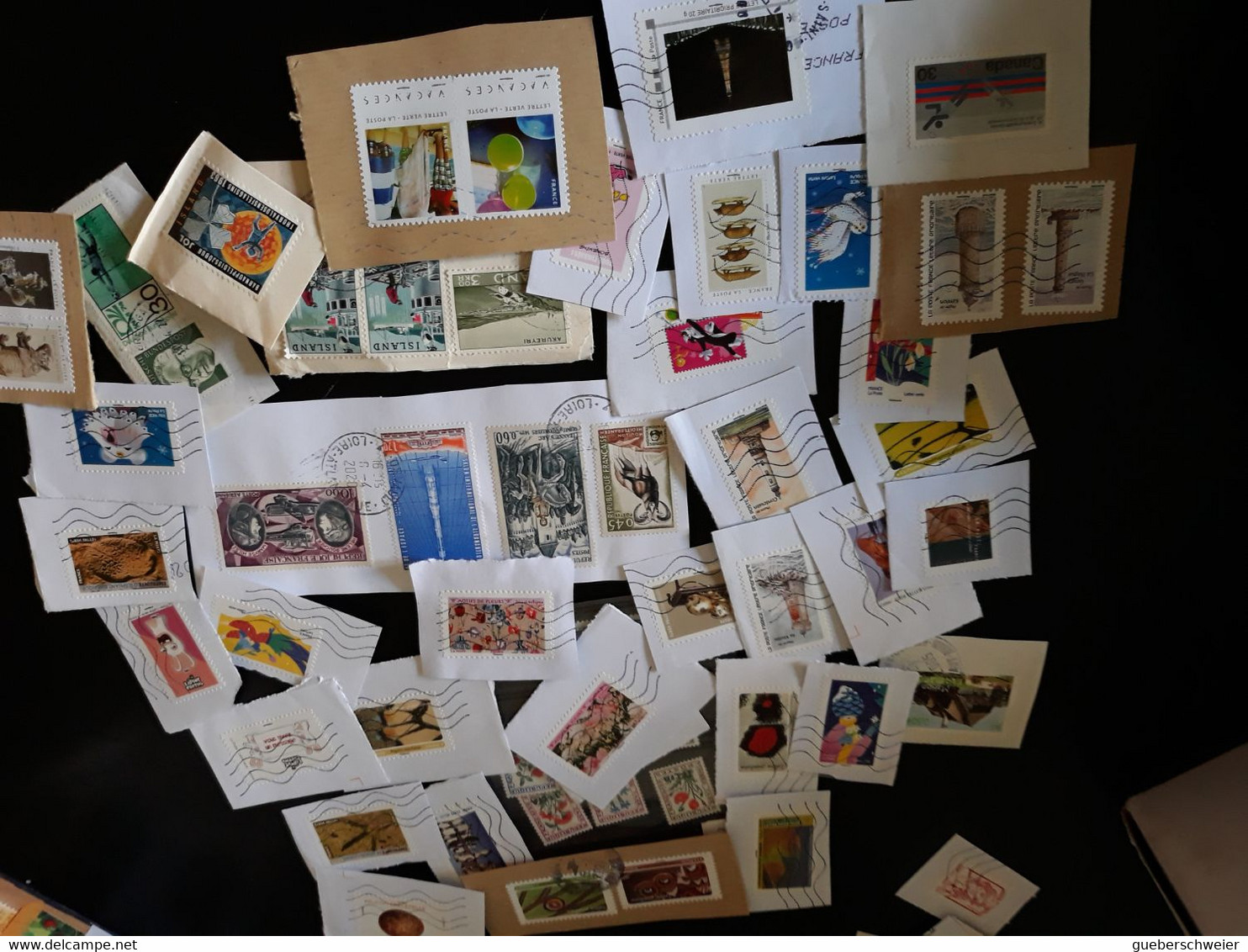 EUROPE Lot De + De 500 Enveloppes + 750 Grs De Timbres Sur Fragments + Plaquettes De Timbres à Thèmes - Lots & Kiloware (mixtures) - Min. 1000 Stamps